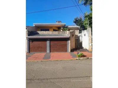 Casa para alugar no centro de Encarnación, Itapúa 2