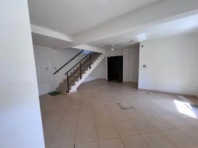 Casa para alugar em esquina, Santa Cruz, San Lorenzo 3