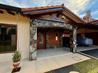 Casa para alugar em Itauguá com piscina e quiosque 2