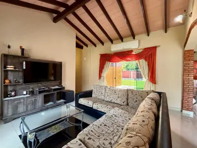 Casa para alugar em Itauguá com piscina e quiosque 4