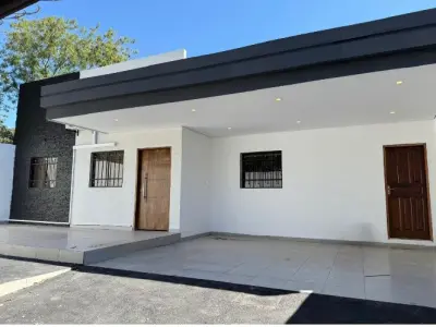 Casa para Alugar em Laguna Grande, Fernando de la Mora 2