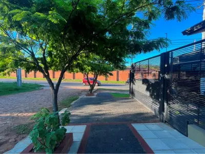 Casa en alquiler en Luque, barrio Primavera 2