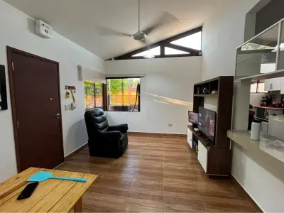 Casa en alquiler en Luque, barrio Primavera 4
