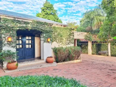 Casa para alugar em Luque com jardim e piscina 2