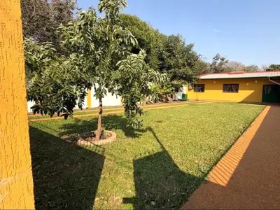 Casa en alquiler en Mora Kue, Luque, con jardín y quincho 2