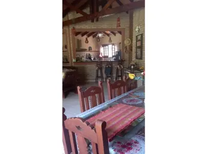 Casa para alugar em San Bernardino com piscina e jardim 4