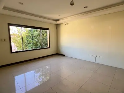 Casa en alquiler para oficina en Bernardino Caballero 3