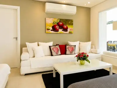 Casa para aluguel temporário em Aqua Village, Altos 3