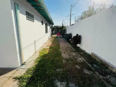 Corner House with Adjacent Chalet in Laurelty, Luque — Rental Income 5
