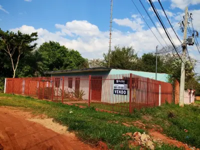 Casa de Esquina com Quintal e Espaço Comercial em Maramburé, Luque 2