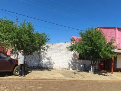 Casa en esquina con salón comercial en venta en Cambyretá 4