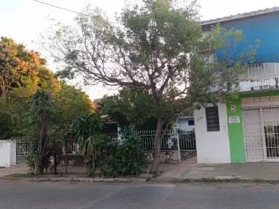 Casa de esquina com 4 quartos no Bairro Republicano, Assunção 2