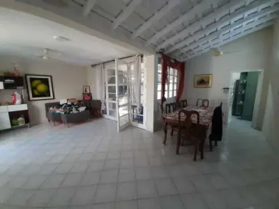 Casa de esquina à venda no Barrio Jara, Assunção 4