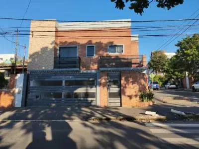 Casa em esquina à venda no Barrio Obrero, Assunção — 3 quartos, 2 garagens 4