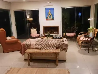 Casa en venta a pasos de Av. Primer Presidente, Asunción 2
