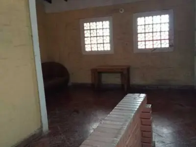 Casa en venta a refaccionar en Lambaré, barrio San Isidro 2