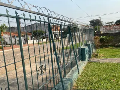 Casa à venda para reformar em Loma Pyta, Assunção 3
