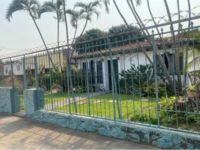 Casa à venda para reformar em Loma Pyta, Assunção 4