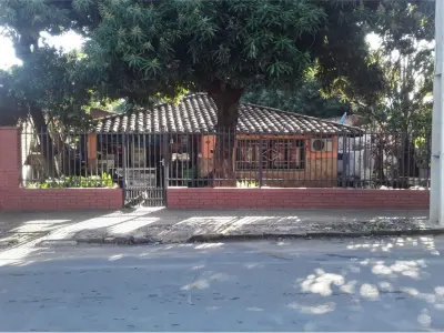Casa à venda para reformar em Luque, Segundo Barrio 2