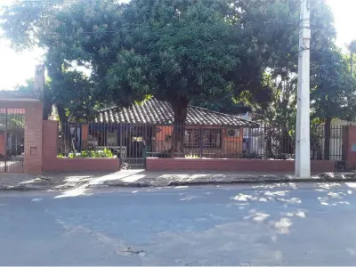 Casa à venda para reformar em Luque, Segundo Barrio 4