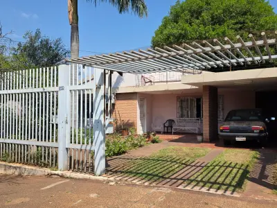 Casa en venta a refaccionar en San Vicente, Asunción 2