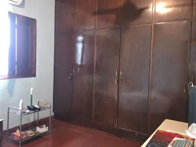 Casa en venta a refaccionar en San Vicente, Asunción 4