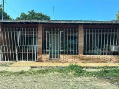 Casa en venta a refaccionar en Valle Apu'a I, Lambaré 2
