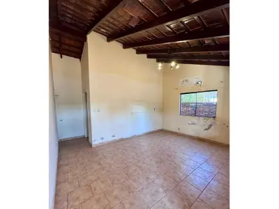 Casa en venta a refaccionar en Valle Apu'a I, Lambaré 4