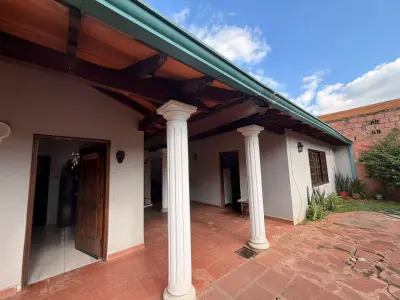 Casa en venta, Barrio Nazareth, Asunción 4