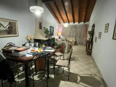 Casa en venta cerca de Av. Félix Bogado, Asunción 4
