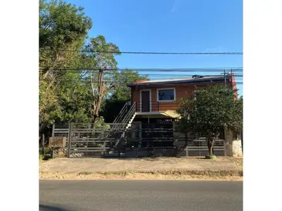 Casa à venda com 2 apartamentos em San Antonio 2