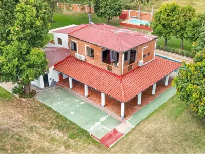 Casa à venda com 2 hectares em Villeta, Central 3