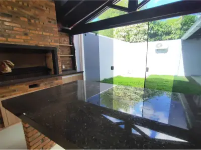 Casa en venta con 3 habitaciones en suite en Estanzuela 2