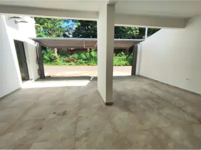 Casa en venta con 3 habitaciones en suite en Estanzuela 4