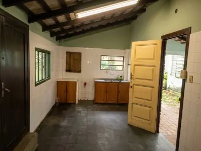 House for sale with 3 commercial units in Caacupé, Loma 3