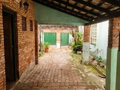 House for sale with 3 commercial units in Caacupé, Loma 4