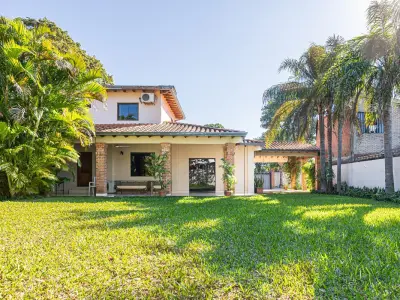 House for sale with 4 bedrooms in Lambaré, Kennedy neighborhood 2