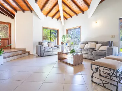 House for sale with 4 bedrooms in Lambaré, Kennedy neighborhood 3