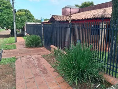 Casa en venta con amplio patio en Laurelty, Luque 3