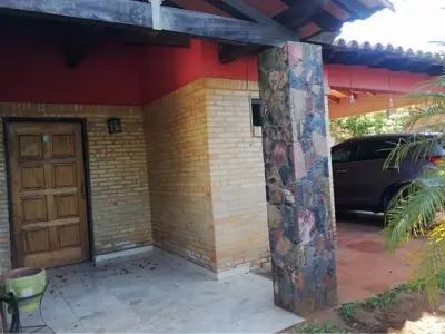 Casa en venta con amplio patio en Laurelty, Luque 4