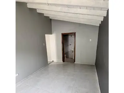 Casa en venta con amplio patio en San Cayetano, Itauguá 3