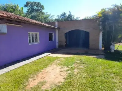 Casa en venta con amplio terreno en Barrio Estación, Villarrica 3