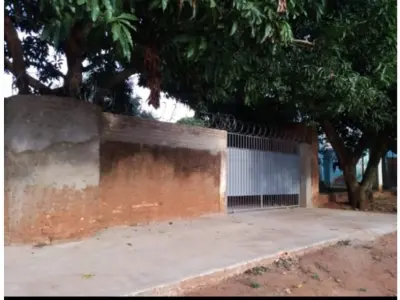 Casa en venta con amplio terreno en Capiatá 2