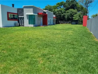 Casa à venda com amplo terreno em Edelira, Itapúa 3