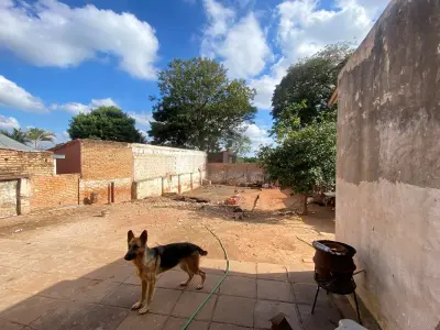 Casa à venda com amplo terreno em Lambaré, San Roque González 2