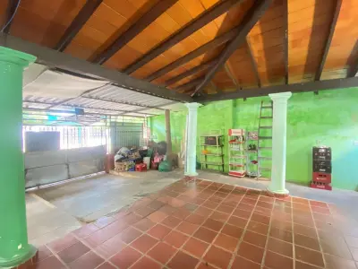 Casa à venda com amplo terreno em Lambaré, San Roque González 3