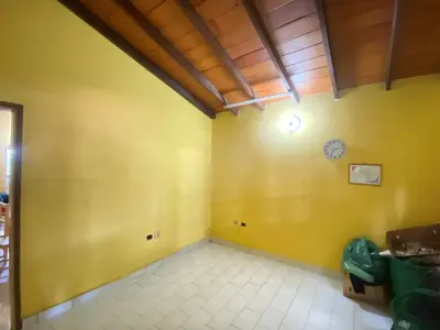 Casa à venda com amplo terreno em Lambaré, San Roque González 4