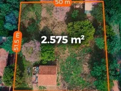 Casa en venta con amplio terreno en Mariano Roque Alonso 2