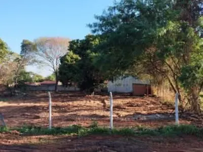 Casa en venta con amplio terreno en Mariano Roque Alonso 3