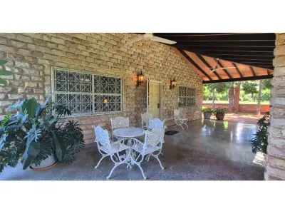House for sale with large lot in Ñemby 3